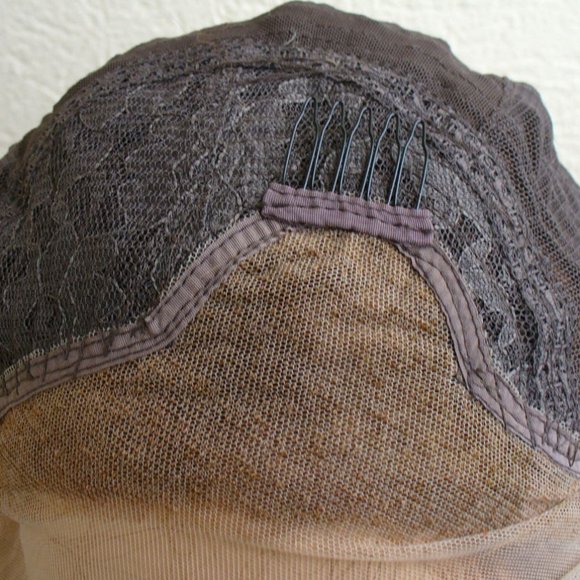 Lace front synthetic long wavy layered wig - Picture 5 of 5